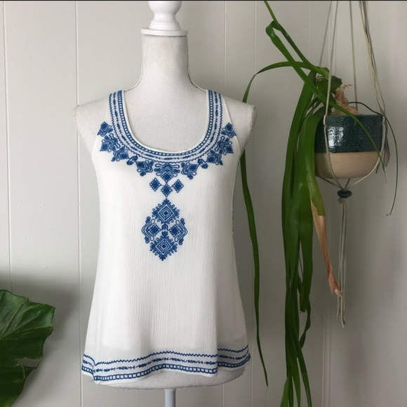 THML ✦ White Blue Embroidered Sleeveless Top ✦ Floral Hi-Low Hem Size XS NWT - Picture 2 of 16